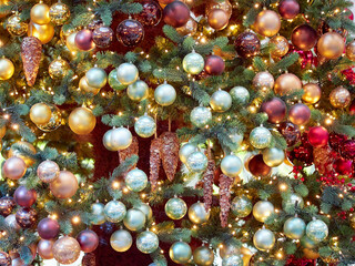 many Christmas toys on the Christmas tree