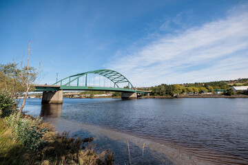 Blaydon England: 17th Sept 2022: View of Newcastle upon Tyne's Scotswood Bridge from the Tyne River in Blaydon. Sunny day with blue sky and light clouds