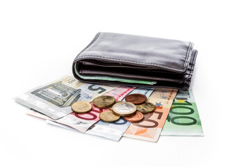 Euro Bargeld mit Geldbörse auf hellem Hintergrund