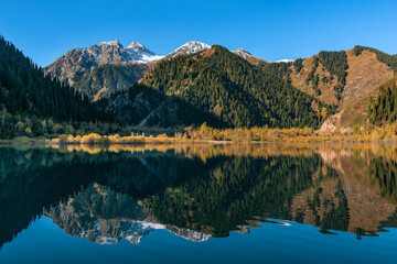 Picturesque mountain lake in autumn morning