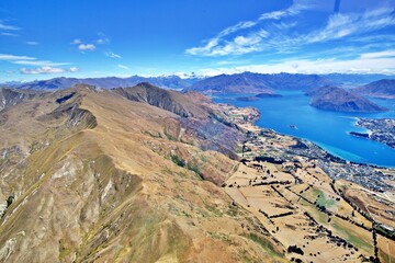 Fototapeta na wymiar Luftaufnahme von Lake Wanaka in Neuseeland