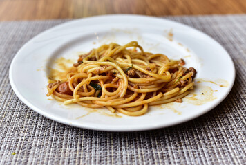 food waste dirty spaghetti is not good eat unfortunate.