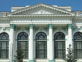 Obraz premium Architecture, columns and windows of ancient renaissance style classical building