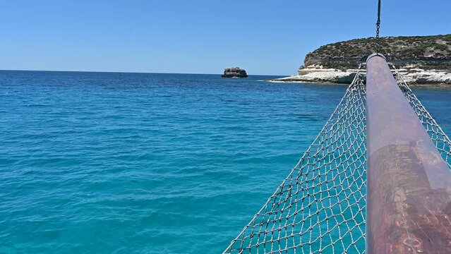 a bordo di un antico caicco nel mare di lampedusa