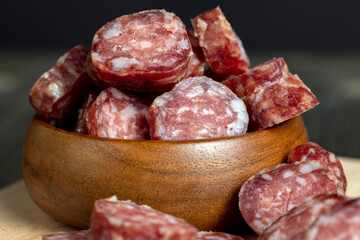 Cut the finished sausage into pieces on a cutting board