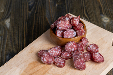 Cut the finished sausage into pieces on a cutting board