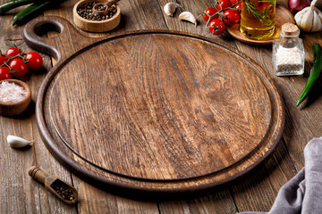 Empty round wooden cutting board for food, pizza. Menu, recipe Mock up. Wooden background with oil,...