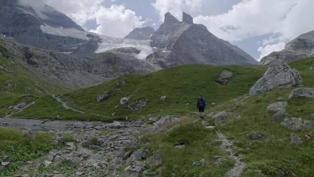 Man hiking in the swiss alps. Panasonic Lumix S1 ProRes422HQ (4K, 29.97fps, Vlog basic color correction)