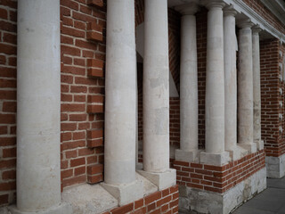 Obraz premium facade of a building with columns