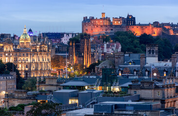 Fototapeta na wymiar Beautiful evening cityscape of Edinburgh in Scotland, night lights