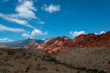 Fototapeta premium Red Rock Canyon Mountains with Blue Sky and White Clouds