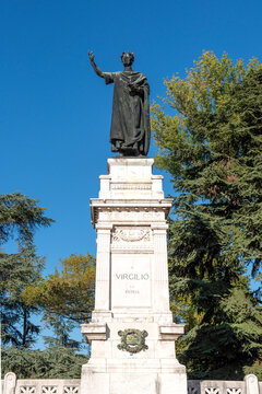 Mantova - Piazza Virgiliana