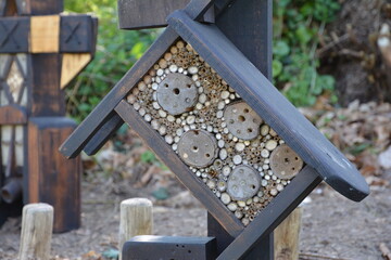 Maison à insectes en bois