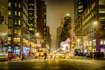 Fototapeta na wymiar ニューヨークの街の夜景