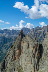 Fototapeta premium La Rocca Provenzale, il monolito quarzitico delle Alpi Cozie che domina dall’alto la Valle Maira (Provincia di Cuneo -Sud Piemonte)