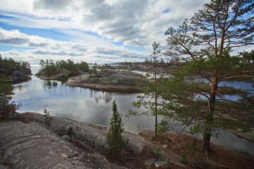 Fototapeta na wymiar Rocky bays (skerries) of Lake Ladoga.