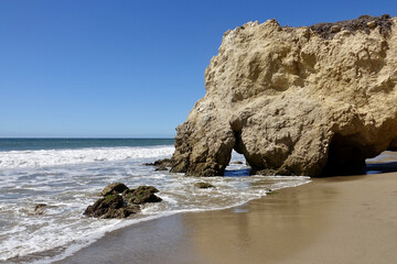 Fototapeta na wymiar Arch rock formation at El Matador beach in Malibu