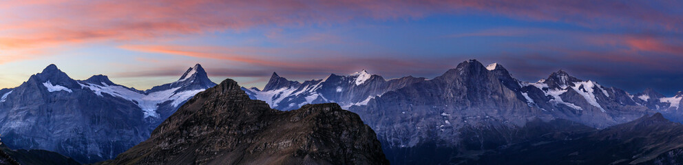 Sonnenaufgang auf dem Faulhorn, Berner Alpen in der Schweiz mit Blick auf Eiger, Mönch, Jungfrau und Jungfraujoch