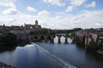 Obraz premium The River Taarn flowing through Albi