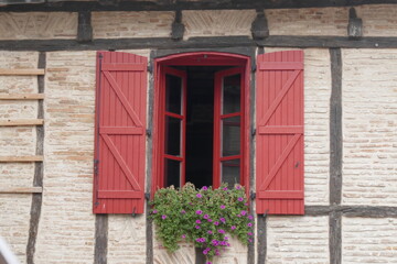 Fototapeta na wymiar old shutters in French town
