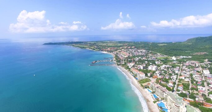 Toma con dron de la ciudad de punta de mita muy cerca de puerto vallarta