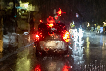 豪雨時の車外風景