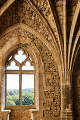 arcade dans un vieux château fort du Périgord