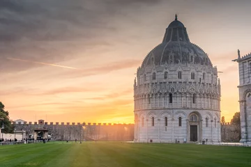 Crédence de cuisine en verre imprimé Tour de Pise Pisa, Italy, 14 April 2022:  View of Pisa Baptistery at sunset