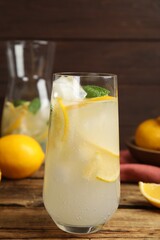 Fototapeta premium Cool freshly made lemonade on wooden table