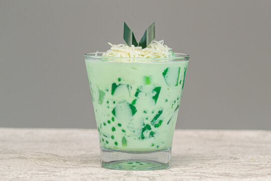 Buko pandan, Buko pandan is a dessert from the Philippines. it tastes fresh, sweet, savory and has the aroma of pandan leaves. made from young coconut, pandanus, pearl sago and other ingredients 