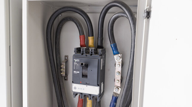 Main Circuit No Fuse Breaker with  Instalation  voltage cable power.