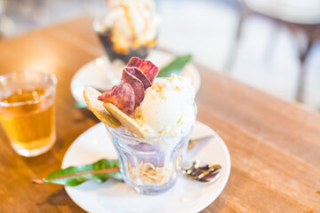 アイスクリーム　パフェ　