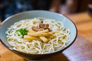 ソーキそばと八重山そばの違いを徹底解説!|沖縄県石垣市の「三川食堂」|三川食堂