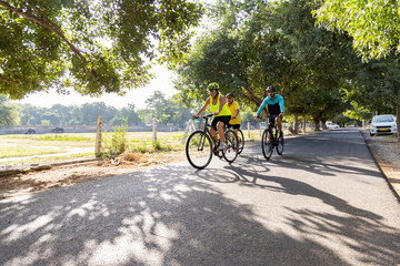Naklejka premium Confident cyclists riding bicycle on countryside road 