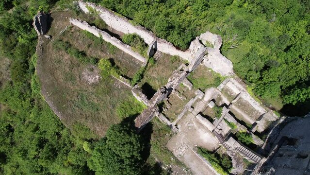 Drone Ch&acirc;teau de Puivert, 11230 Puivert France, ch&acirc;teau cathare, dans l'Aude aux marches de l'Ari&egrave;ge