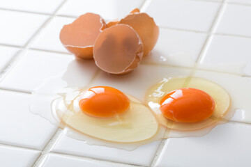 新鮮な生卵、食材の卵のイメージ　背景