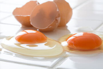 新鮮な生卵、食材の卵のイメージ　背景