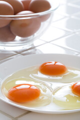 新鮮な生卵、食材の卵のイメージ　背景