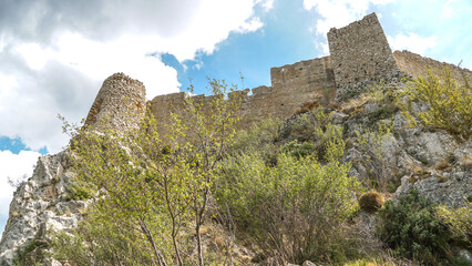 Fototapeta na wymiar Castillo de Aljofra El castillo de Alfofra es un castillo del siglo XIII que se alza en el término municipal de Confrides, en la comarca de la Marina Baja, España.