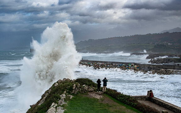 Galerna, Llanes, Asturias, Paseo de San Pedro