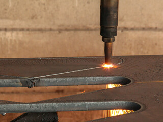 fire gas laser cutting steel plate