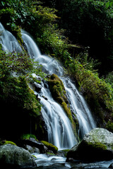 美しい滝　山梨県吐竜の滝