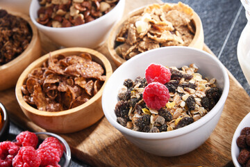 Breakfast cereal products and fresh fruits