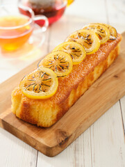 レモンのパウンドケーキと紅茶