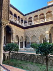 Obraz premium Palace of Alcazar, famous Andalusian architecture, an old Arab place in Seville, Spain. ornamented arch and column. High quality photo