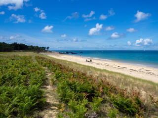 Foug&egrave;res, banc de sable avec p&ecirc;cheurs, eau turquoise, Plage des Ovaires, &Icirc;le d'Yeu, Vend&eacute;e, Pays de la Loire, France
