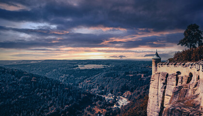 Festung Schloss Königstein. Wunderschöne Panorama Landschaften in Bad Schandau, dem Kurort in der Sächsischen Schweiz. Aufgenommen im Hochsommer in freier Natur am Nationalpark 