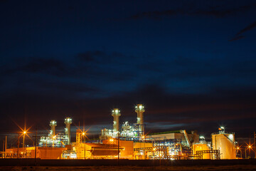 Fototapeta na wymiar Twilight scene of tank oil power plant