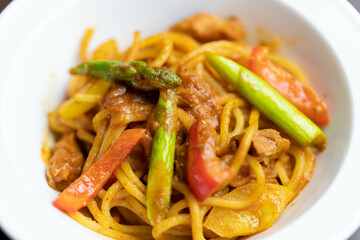 カレーソースパスタ