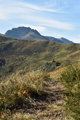 paysage de montagne au Col de Port en Ariège avec le versant d'une montagne